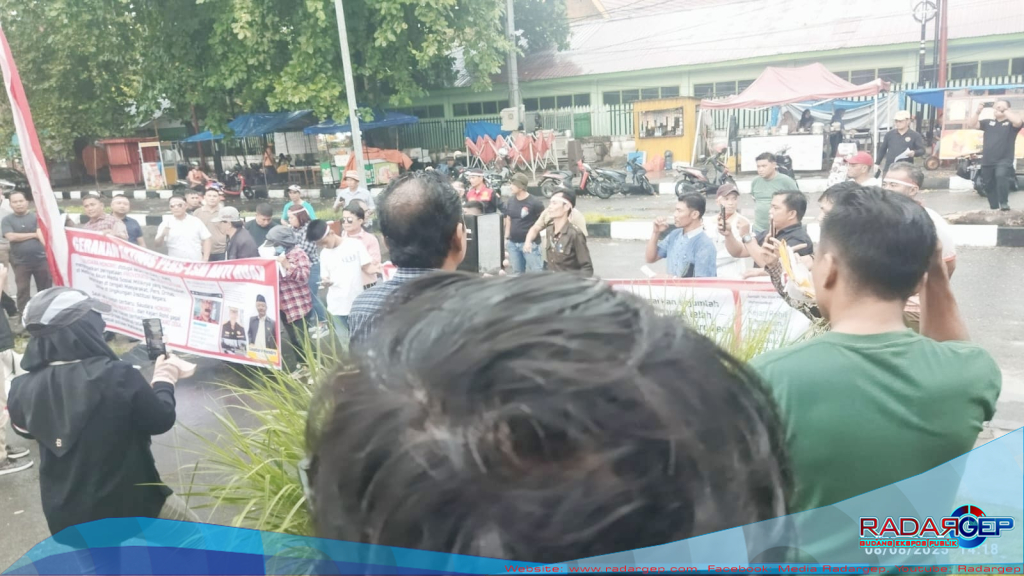 Aktivis Pers dan LSM Riau Gelar Demo, Desak Polda Riau Usut Tuntas Laporan terhadap Hondro